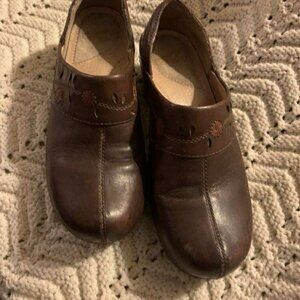 EUC Dansko Brown Leather Clogs Flower Design Size 6.5 Euro 37